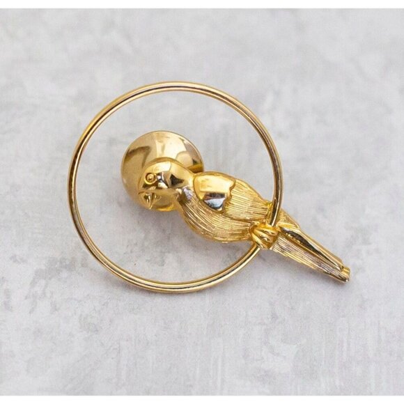 Vintage Gold Tone Animal Bird Pet Bird  Ring Circle Pin, Nature Pin by Avon - C8 - Picture 1 of 2
